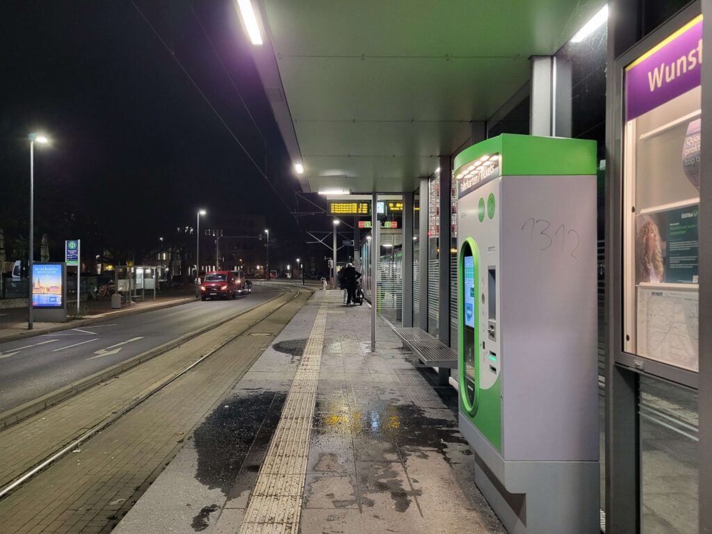 Haltestelle Wunstorfer Straße in Hannover-Linden an der Linie 10 nach Ahlem
